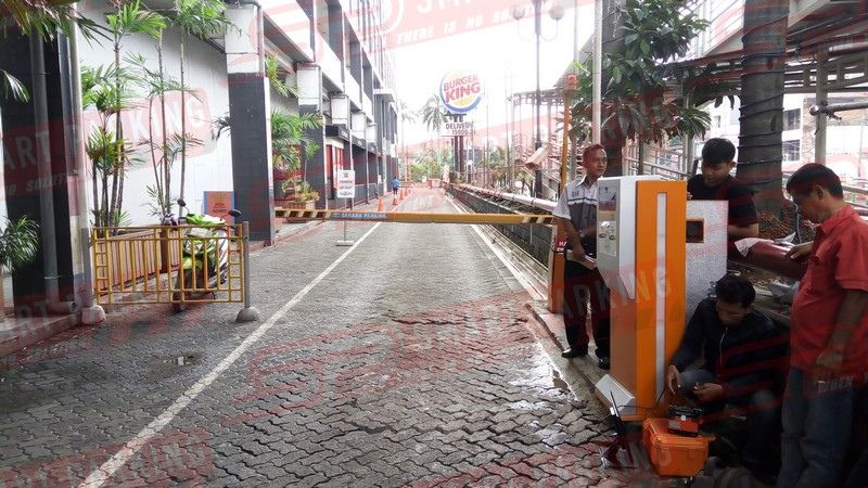 MALL-ATRIUM-SENEN.jpg